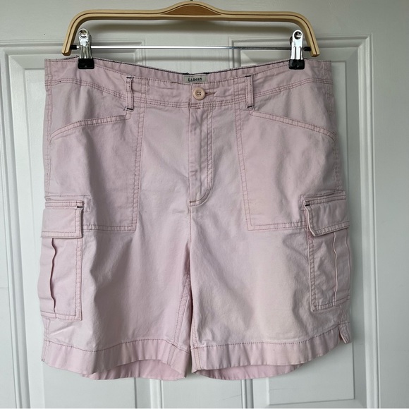 •L.L. Bean• Favorite Fit Blush Pink Cargo Shorts - Size 14 - Picture 1 of 8